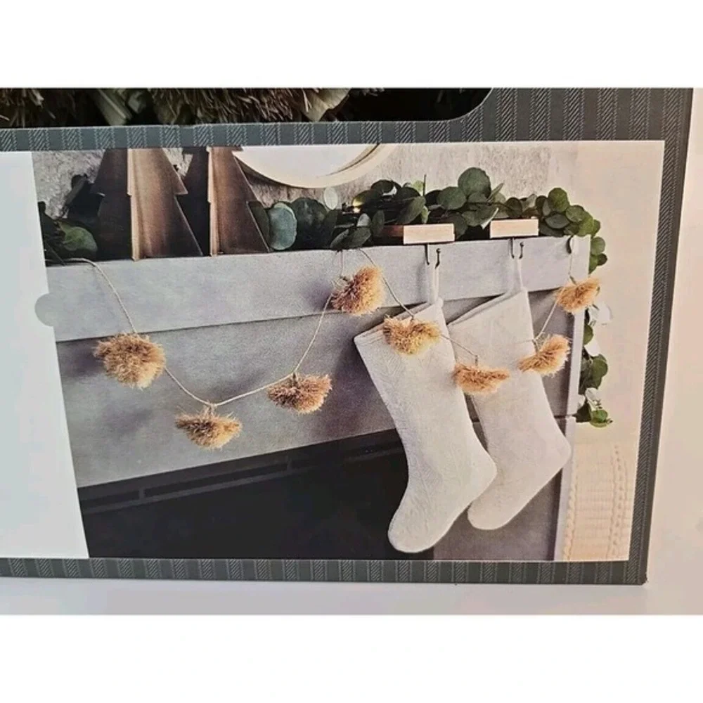 Threshold‎ Handcrafted Garland 6 Ft.